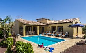 Villa Ducales by Villa Plus